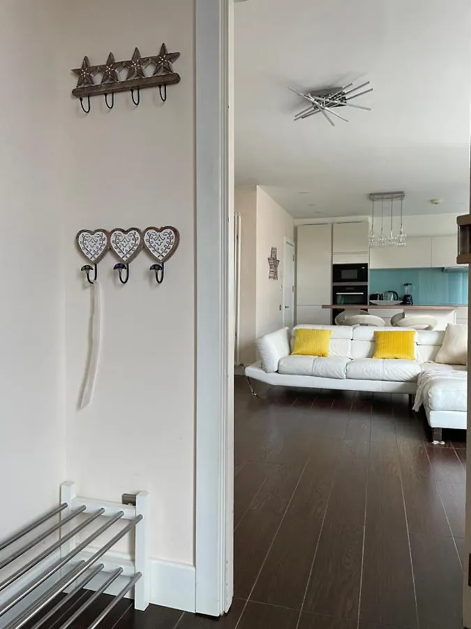 Beautiful Tower Bridge Apartment London