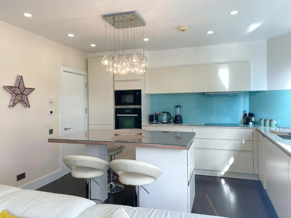 Beautiful Tower Bridge Apartment London 0*,