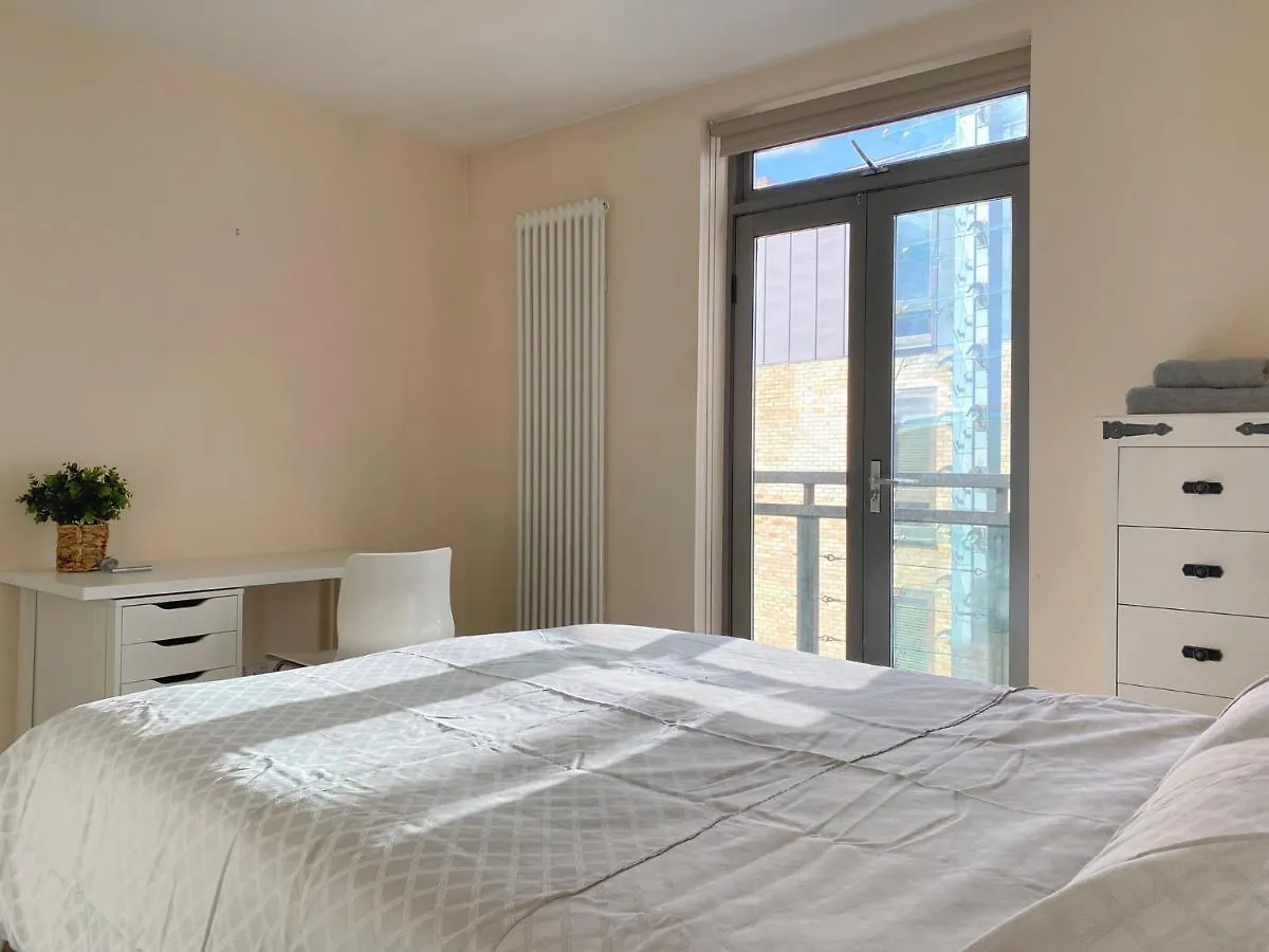 Beautiful Tower Bridge Apartment London