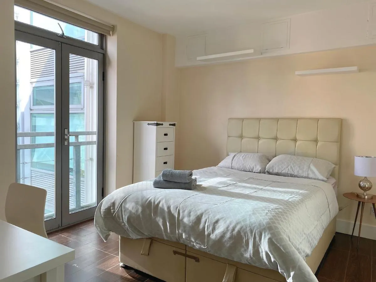 Beautiful Tower Bridge Apartment London