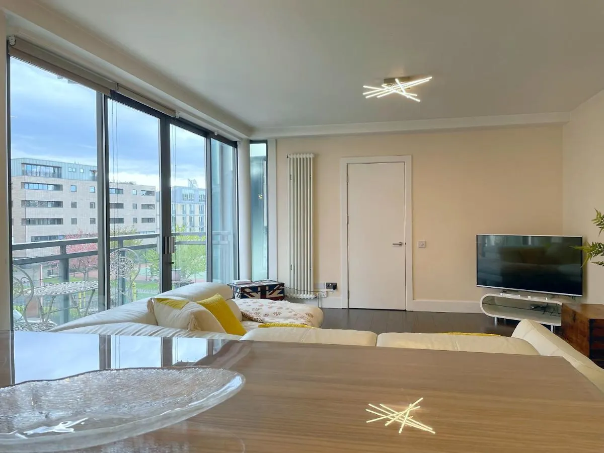 Beautiful Tower Bridge Apartment London