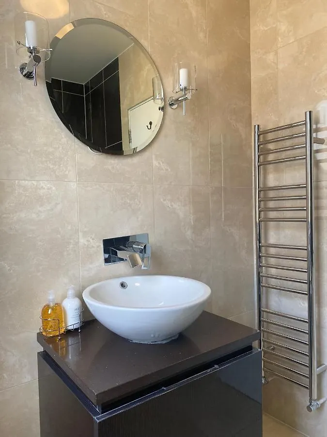 Beautiful Tower Bridge Apartment London
